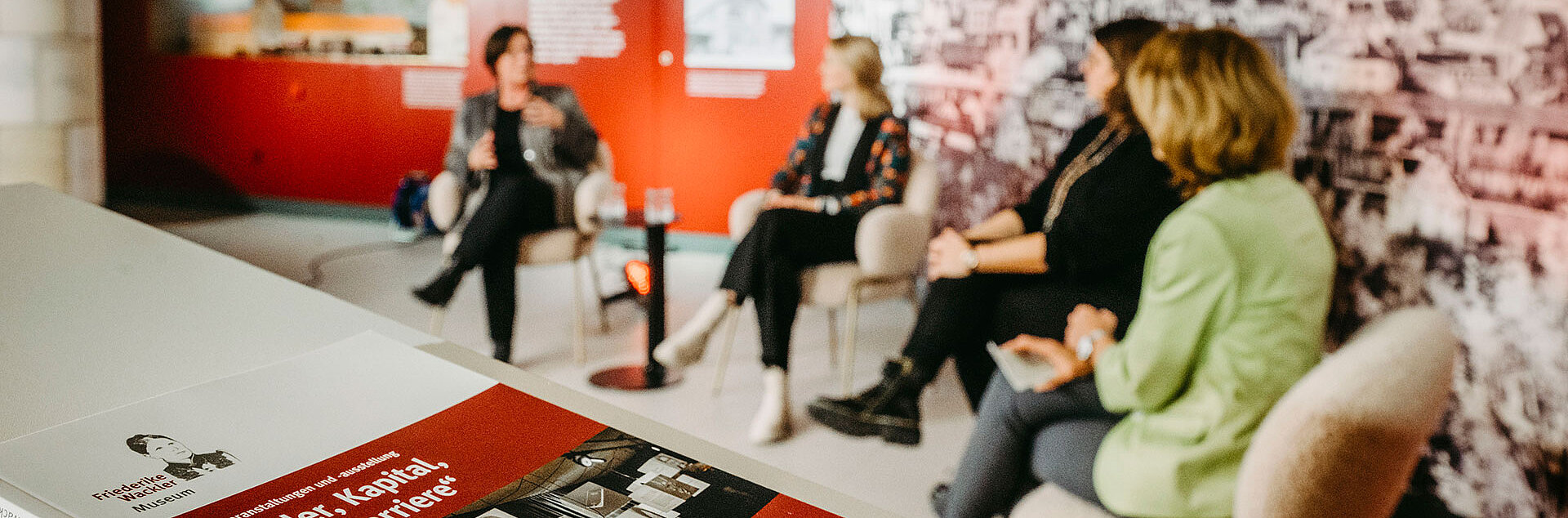 Gespraechsrunde im Friederike-Wackler-Museum